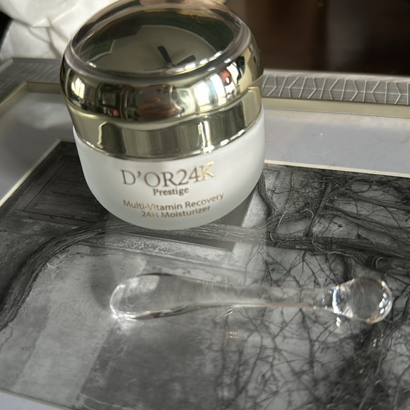 D’ OR 24K PRESTIGE ENDLESS BEAUTY Multi-Vitamin Recovery 24H Moisturizer - Picture 3 of 3